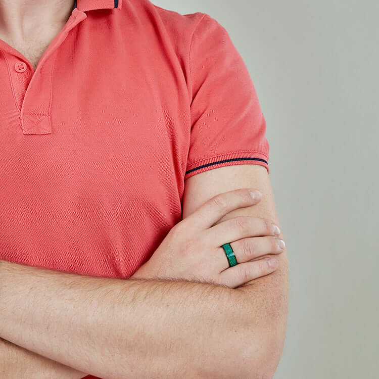 Man wearing Opal CNICK NFC Payment Smart Ring