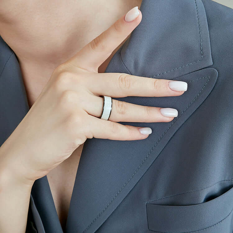 Woman wearing Snow CNICK NFC Payment Smart Ring