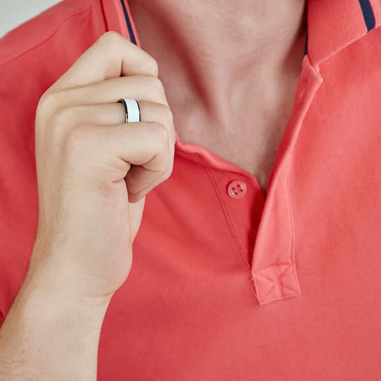 Man wearing Snow CNICK NFC Payment Smart Ring